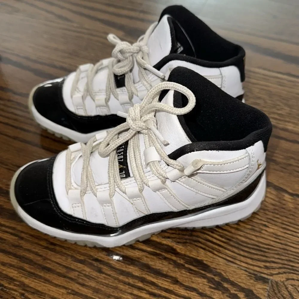 JORDAN 11 RETRO WHITE BLACK METALLIC GOLD SNEAKER 12C